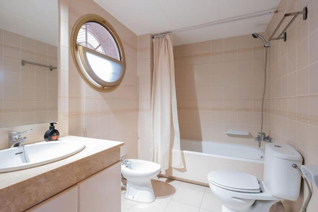 Apartamento en centro de Salou con 3 piscinas. Exterior foto
