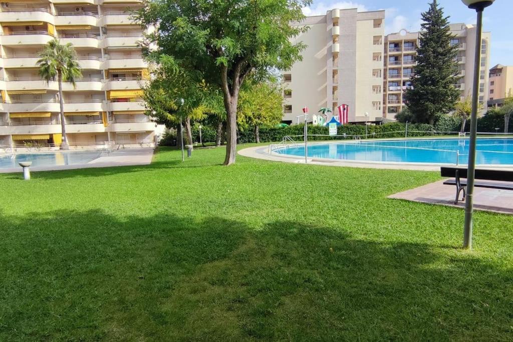 Apartamento en centro de Salou con 3 piscinas. Exterior foto