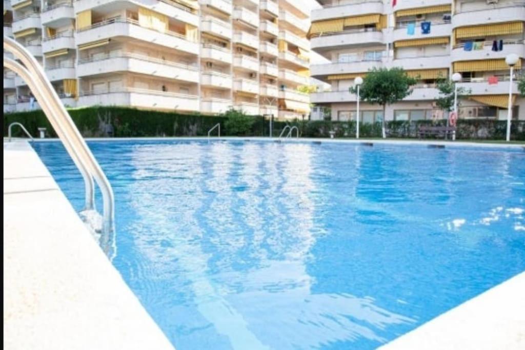 Apartamento en centro de Salou con 3 piscinas. Exterior foto