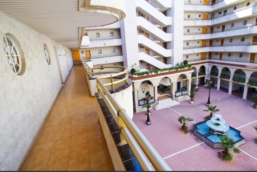 Apartamento en centro de Salou con 3 piscinas. Exterior foto